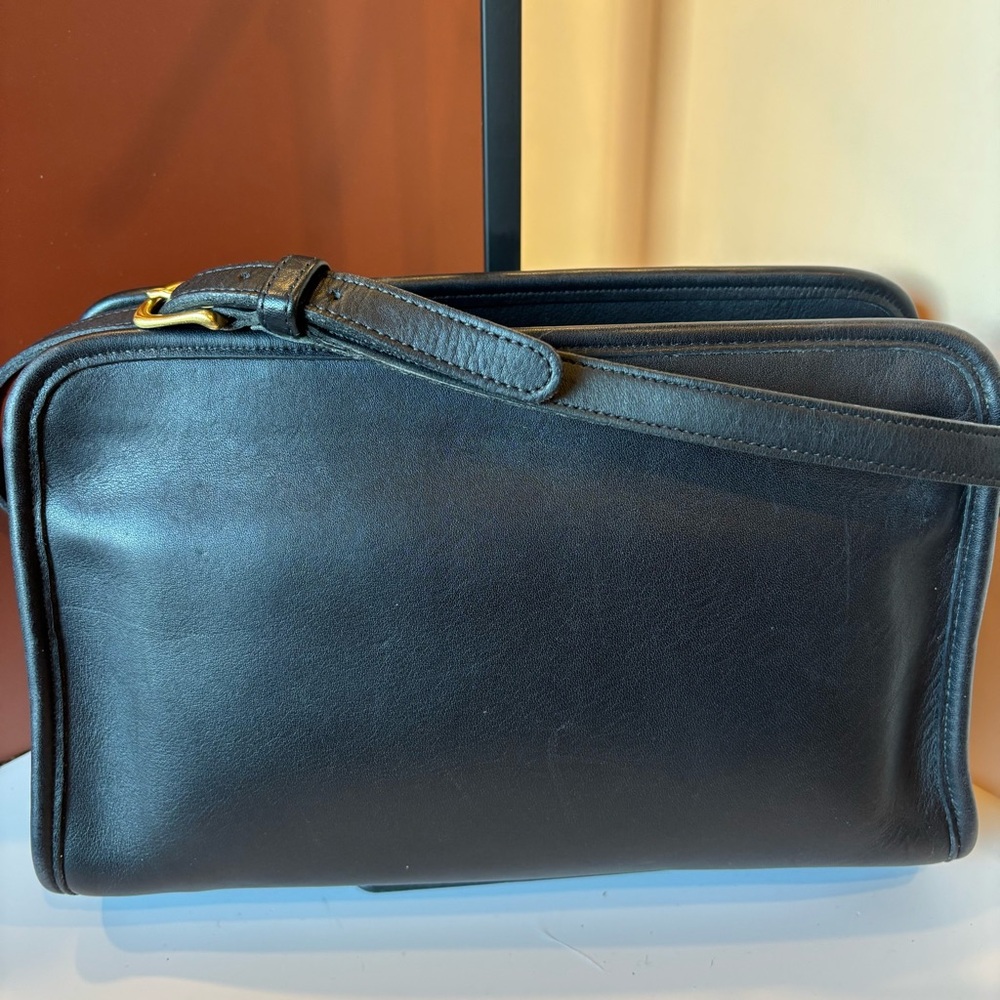 COACH Vintage Sutton 90’s Black Leather 9814 crossbody - Picture 2 of 7
